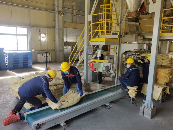 3.14日，制氣車(chē)間廣泛開(kāi)展勞動(dòng)競(jìng)賽，硫磺造粒工作圖.jpg