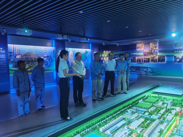 8月24日，國網(wǎng)渭南供電公司一行來公司調(diào)研座談，參觀展覽廳.jpg