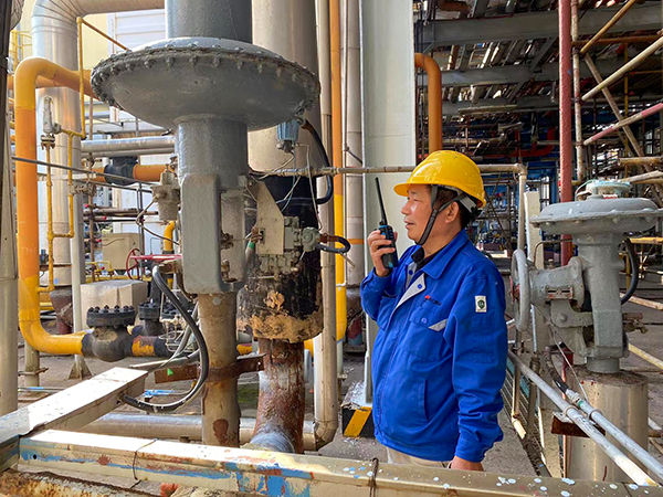 氣化合成工段一二期檢修現(xiàn)場和中控室聯(lián)校調節(jié)閥  寧生修.jpg