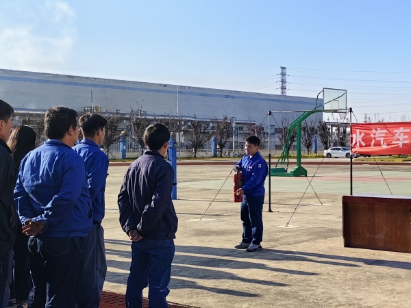 4、開展應(yīng)急消防應(yīng)急演練01.jpg