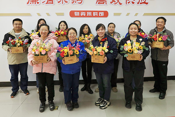 三八節(jié)前夕，采供部開展慶三八節(jié)花藝活動 (2).jpg