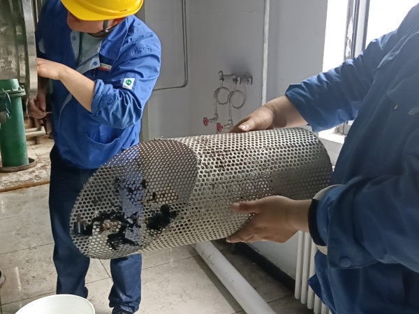 2024年5月2日，崗位人員自行拆除過濾器清理濾網(wǎng)，除污去垢凈裝置。.jpg