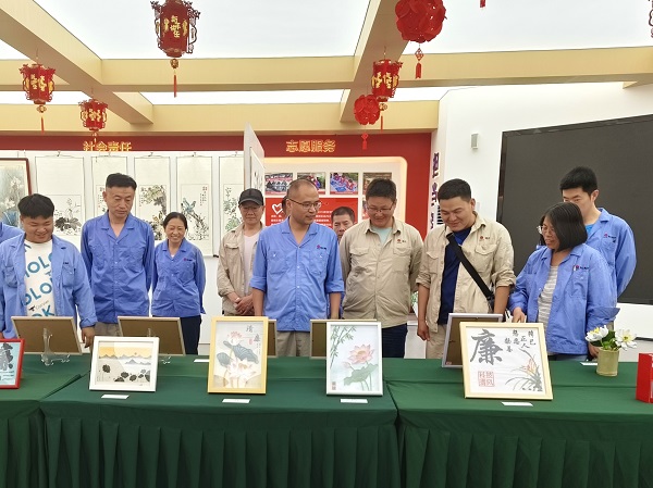 6月14日，尿素車間黨支部組織黨員參觀廉潔作品展1.jpg