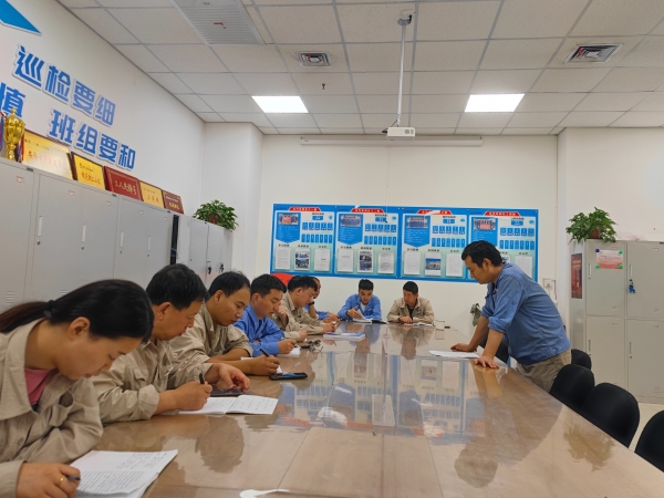 7月13日，水汽車間運行一班進行“五懂五會五能”培訓(xùn)學習活動.jpg