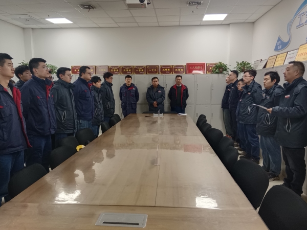 車間組織班前會(huì)時(shí)間學(xué)習(xí)職代會(huì)精神1.jpg